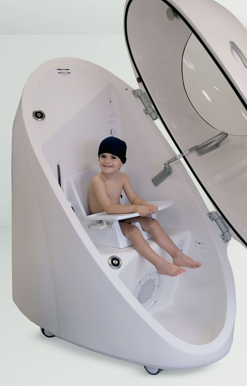 BOD POD GS-X - Bambino all'interno del sistema con Opzione Pediatrica e porta aperta