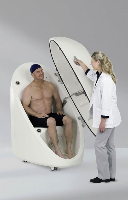 BOD POD GS-X - Body Composition test with operator and open door