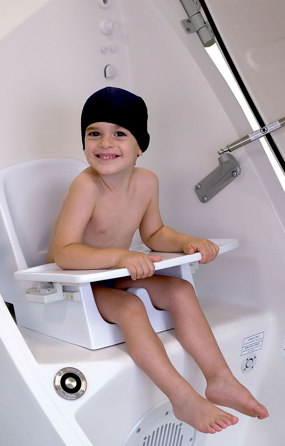 BOD POD GS-X - Boy sitting on Pediatric Option Module