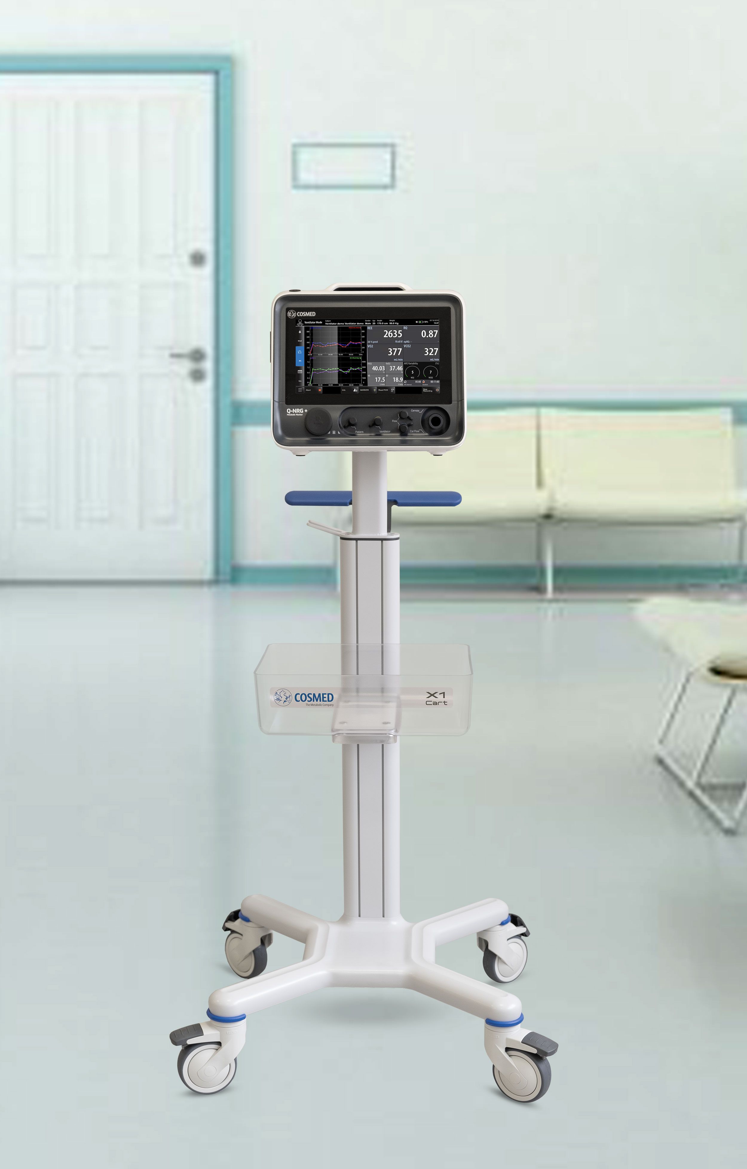 Q-NRG+ - Monitor su carrello in contesto ospedaliero