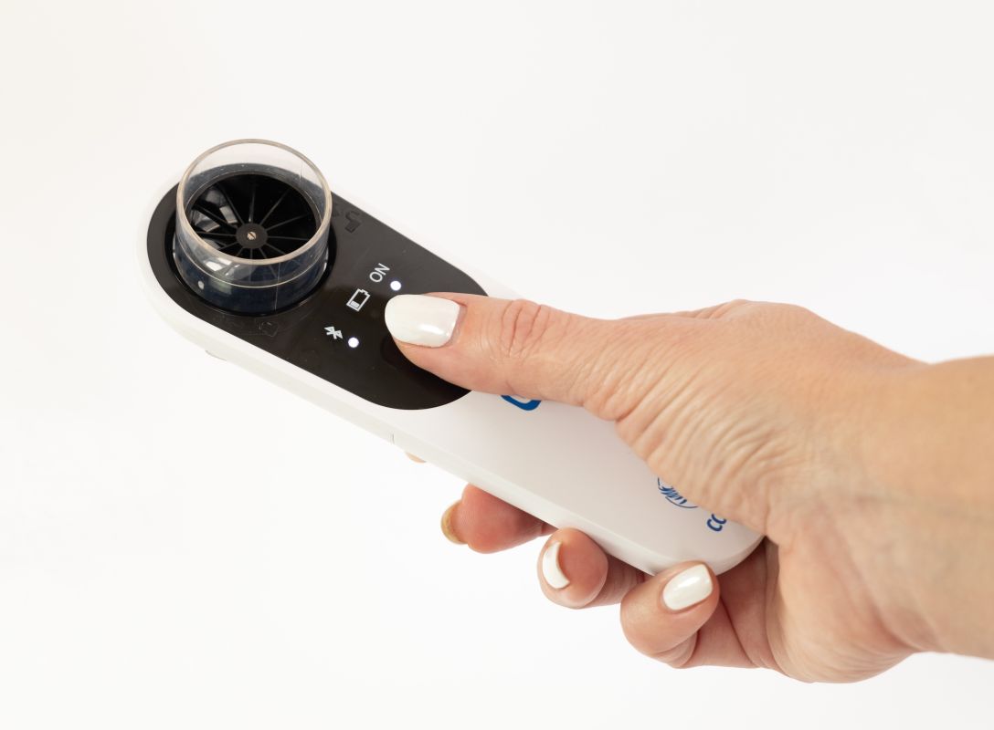 Q - Spirometer in a hand