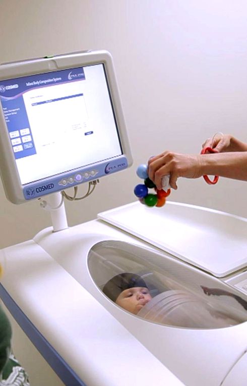 PEA POD - Child in closed plethysmographic chamber