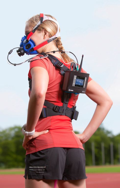 COSMED K5 - système métabolique portable avec masque sur le terrain